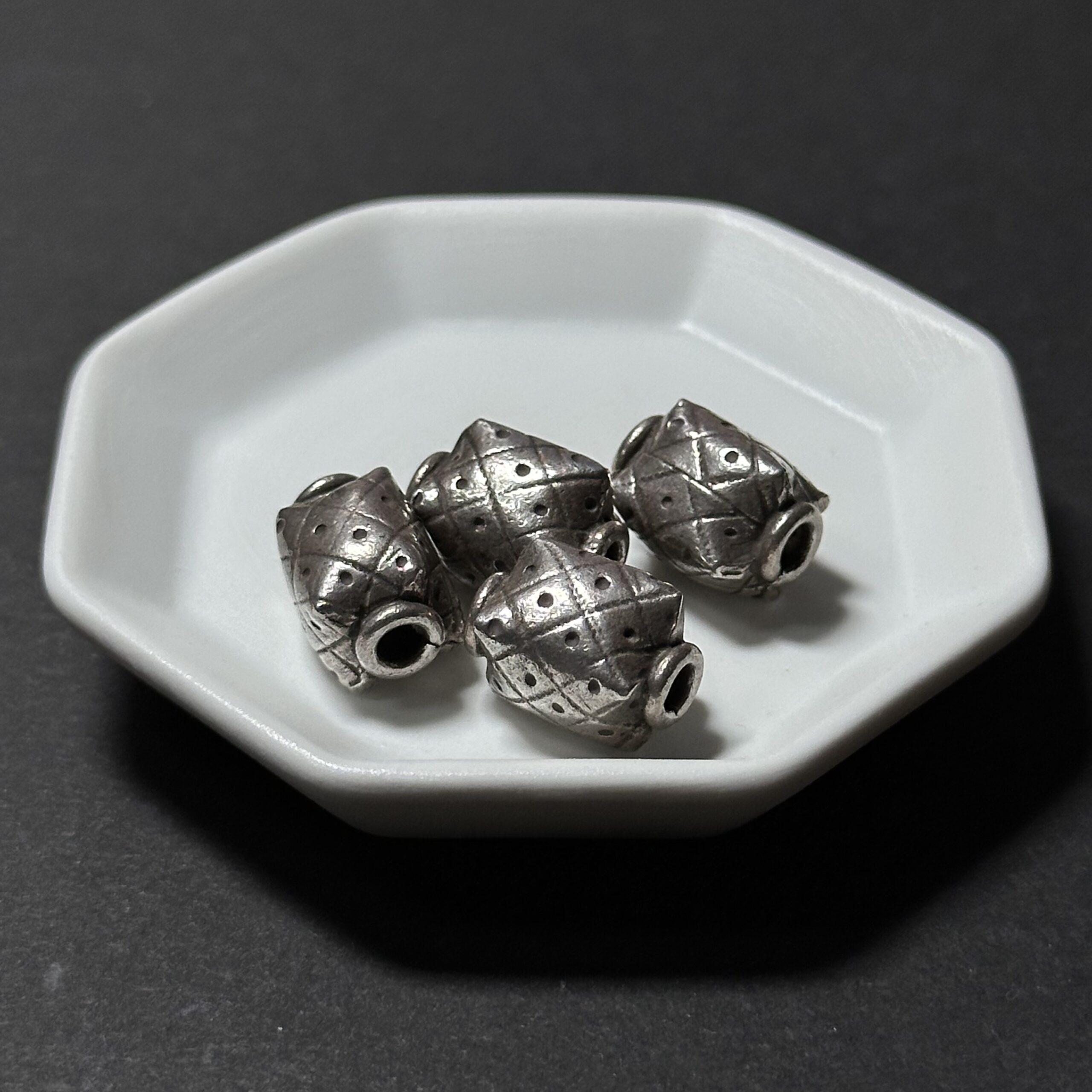 泰國清邁手工銀配件｜鳳梨紋路方形通孔珠 1入｜串珠材料