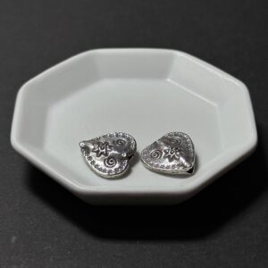泰國清邁手工銀配件｜片狀心形雕花通孔珠 1入｜串珠材料