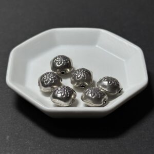 泰國清邁手工銀配件｜方形鼓包雕花通孔珠 1入｜串珠材料