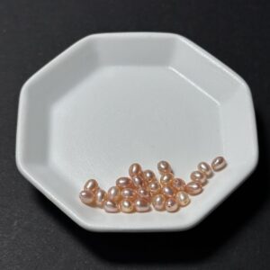 天然淡水珍珠配件｜通孔 紫光粉橘橢圓小米珠 3/4mm 1粒｜串珠材料